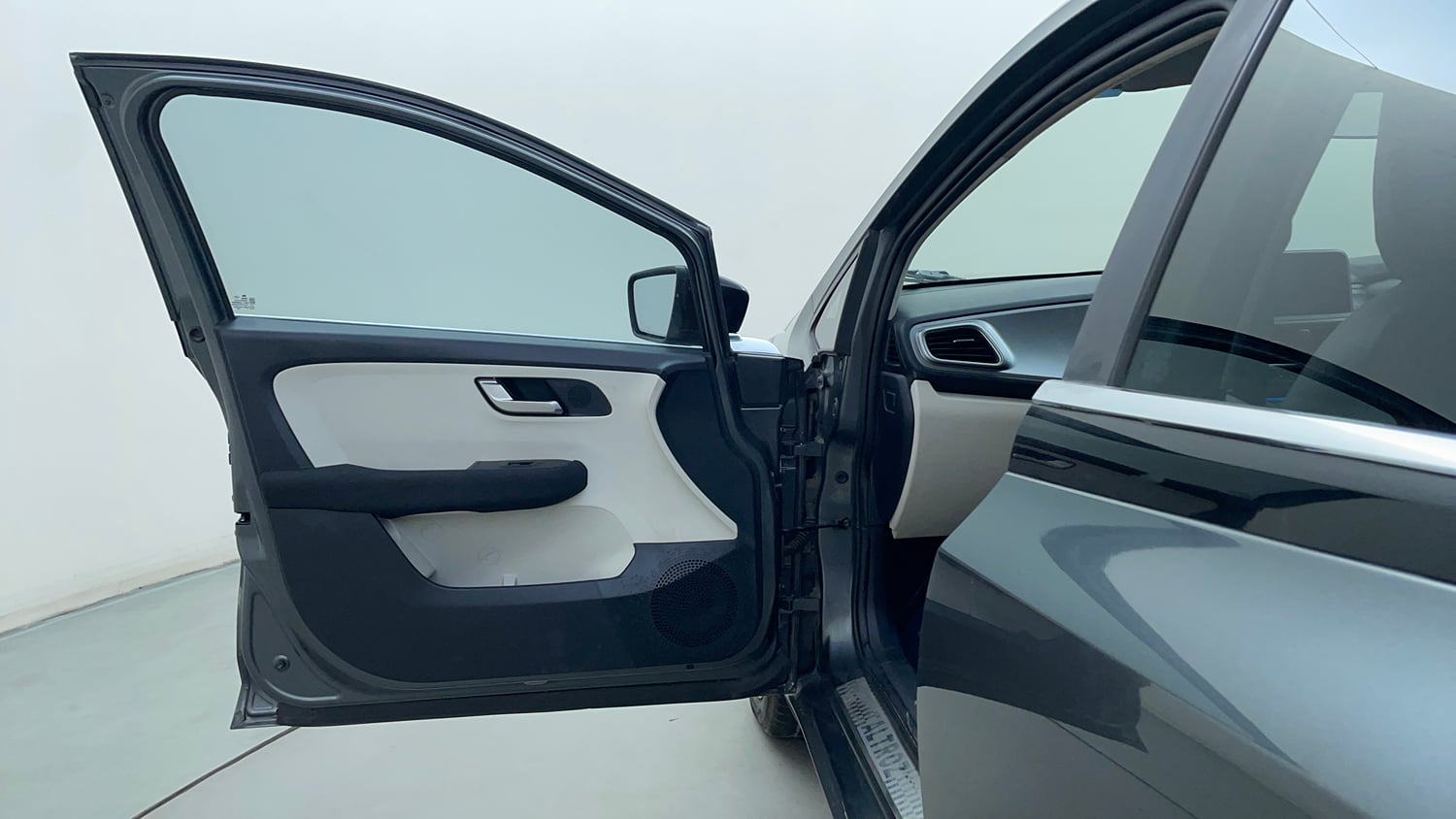 Used 2022 Tata Altroz XZ Petrol Petrol Manual interior LEFT FRONT DOOR OPEN VIEW