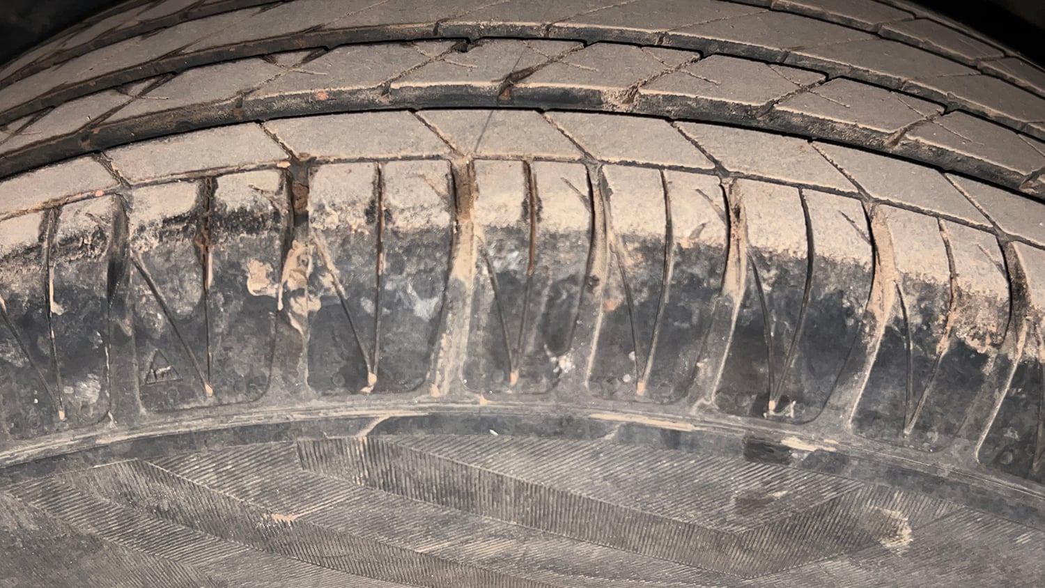 Used 2022 Kia Sonet HTX Plus 1.5 Diesel Manual tyres LEFT FRONT TYRE TREAD VIEW