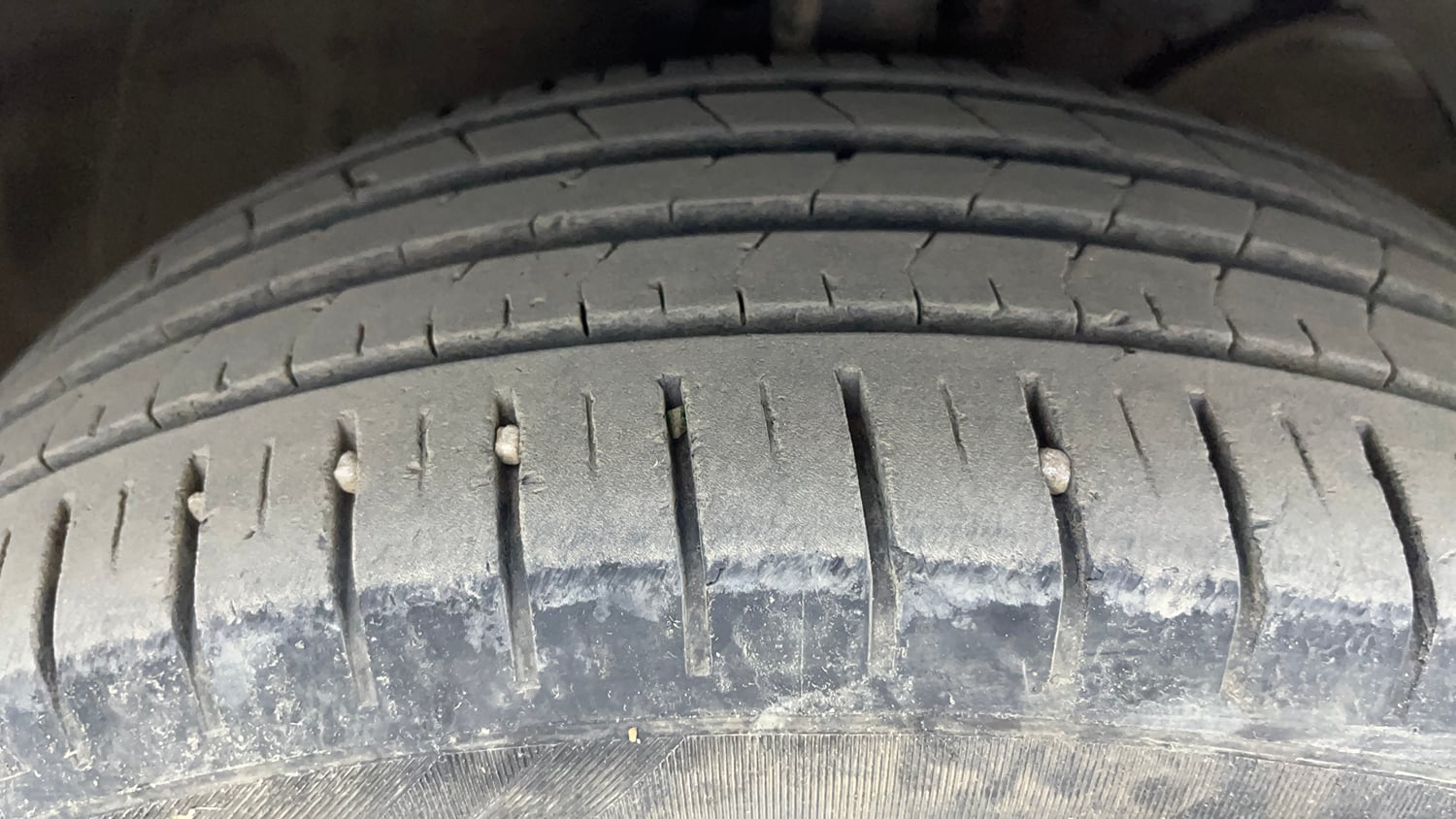 Used 2023 Maruti Suzuki Baleno Alpha AGS Petrol Automatic tyres RIGHT FRONT TYRE TREAD VIEW