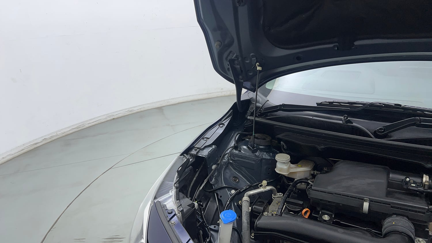 Used 2025 Maruti Suzuki Baleno Alpha MT Petrol Manual engine ENGINE RIGHT SIDE HINGE & APRON VIEW