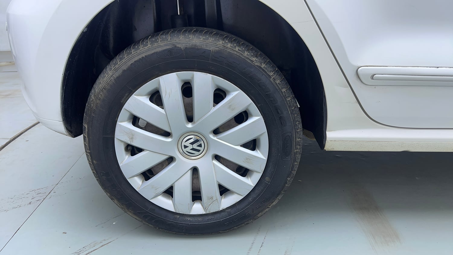 Used 2013 Volkswagen Polo Comfortline 1.2L (P) Petrol Manual tyres RIGHT REAR TYRE RIM VIEW