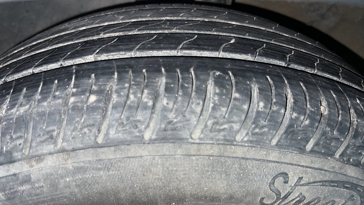 Used 2024 Kia Sonet X Line 1.0 Turbo Petrol DCT Petrol Automatic tyres LEFT FRONT TYRE TREAD VIEW