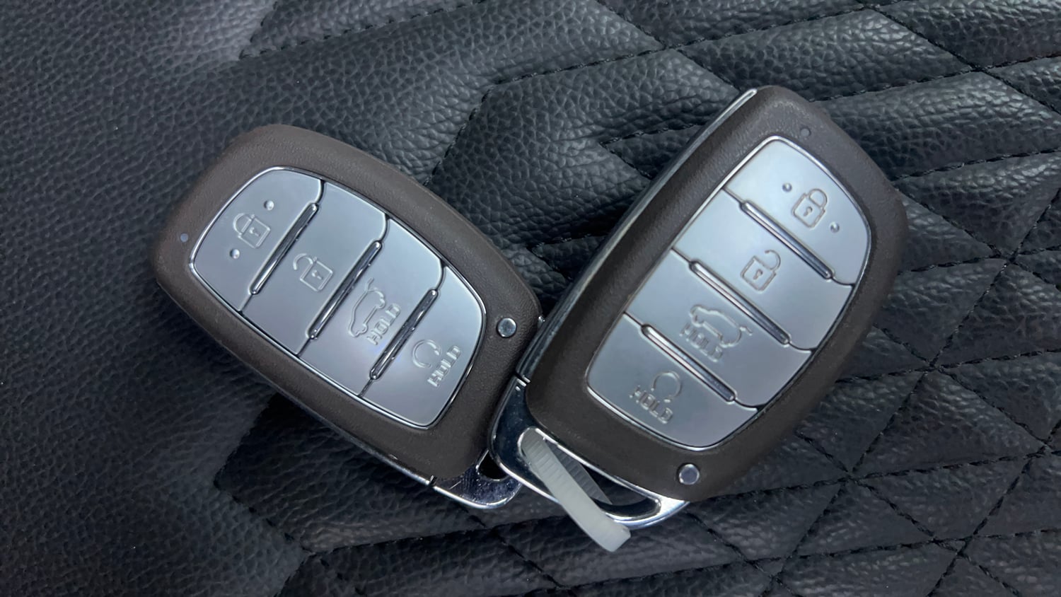 Used 2025 Hyundai Venue SX (O) 1.0 Turbo DCT Petrol Automatic extra CAR KEY VIEW