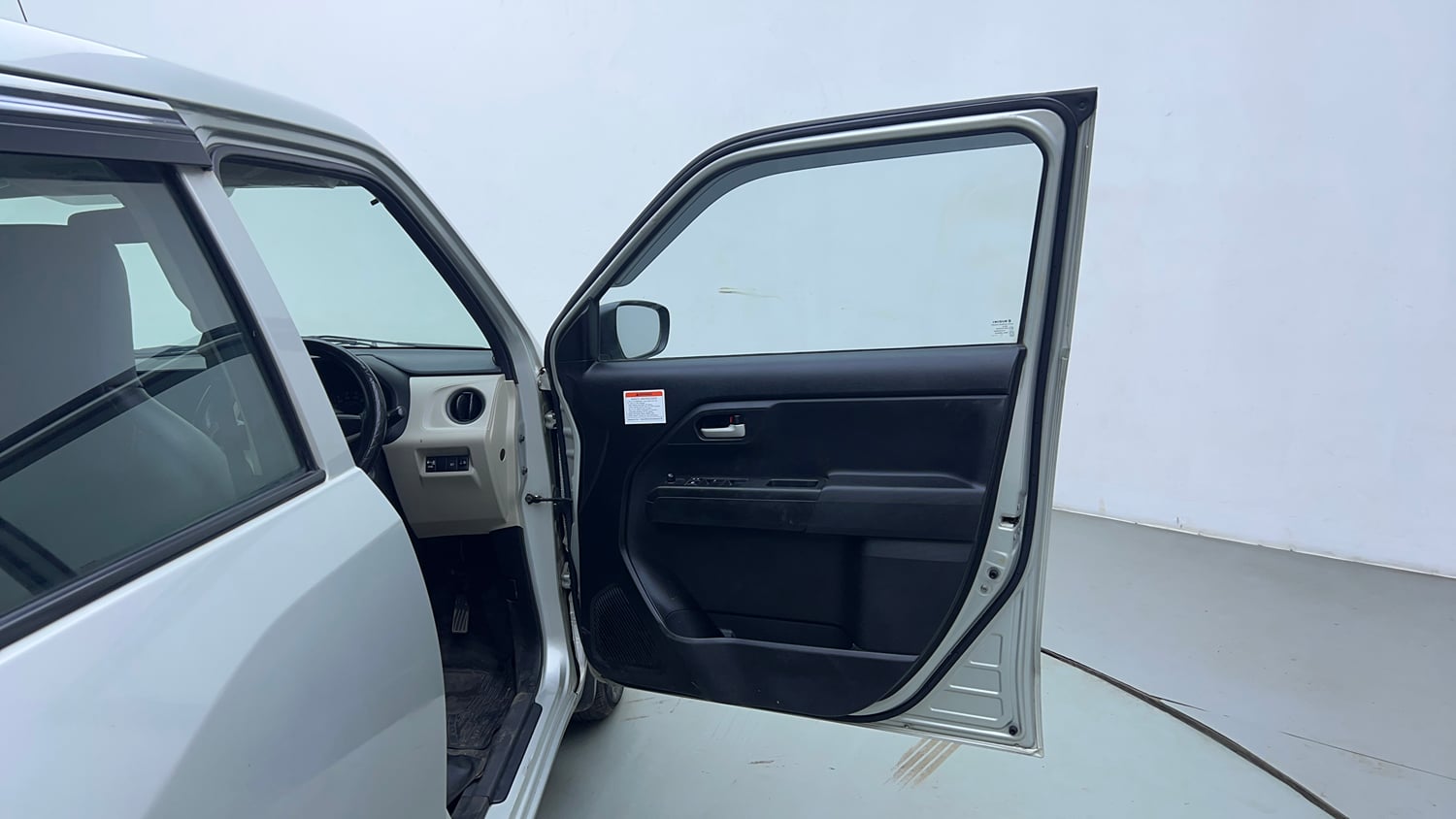 Used 2022 Maruti Suzuki Wagon R VXI 1.0 CNG Cng Manual interior RIGHT FRONT DOOR OPEN VIEW