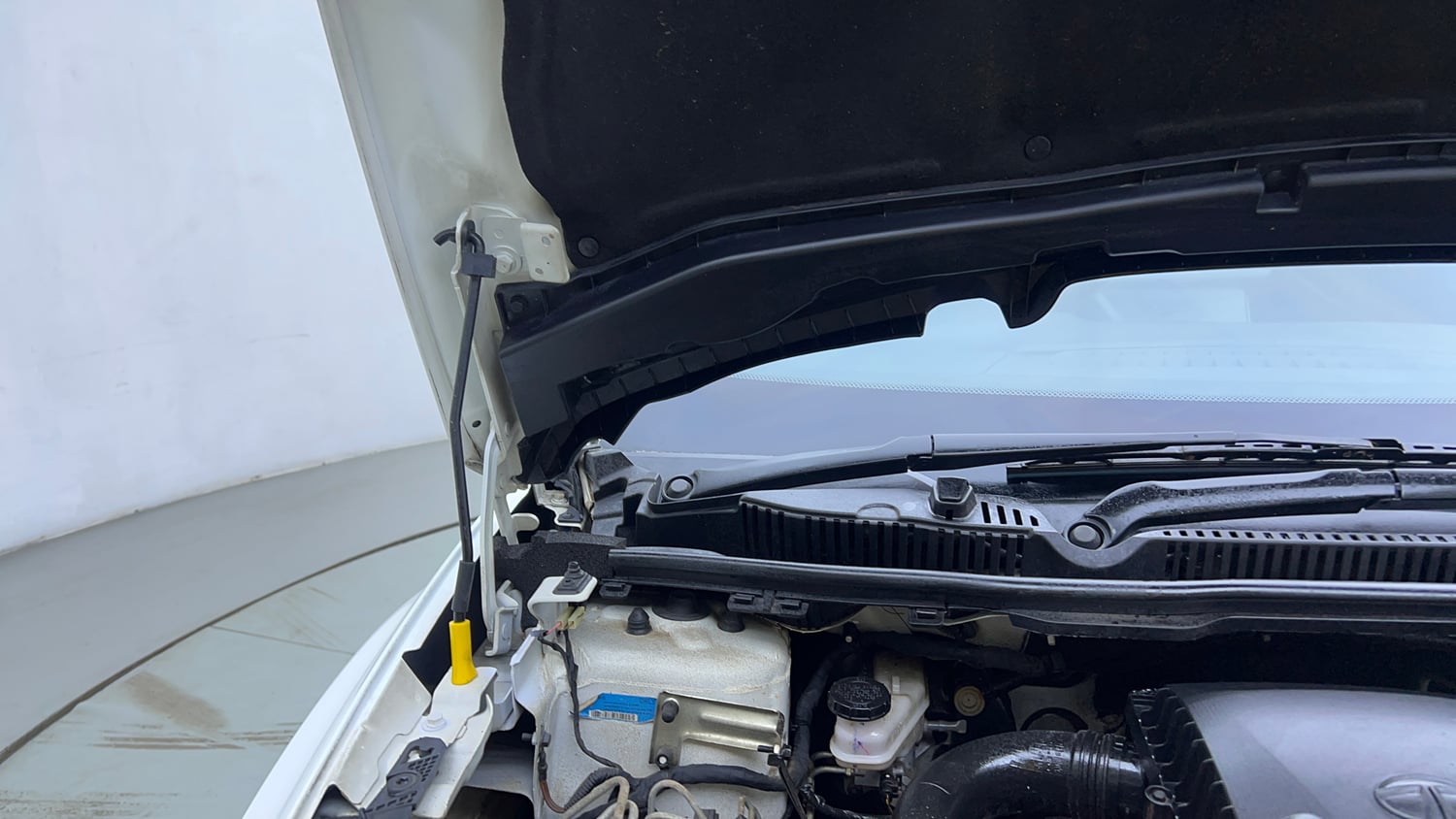 Used 2023 Tata Nexon Fearless Plus S 1.2 Revotron Petrol 7DCA DT Petrol Automatic engine ENGINE RIGHT SIDE HINGE & APRON VIEW