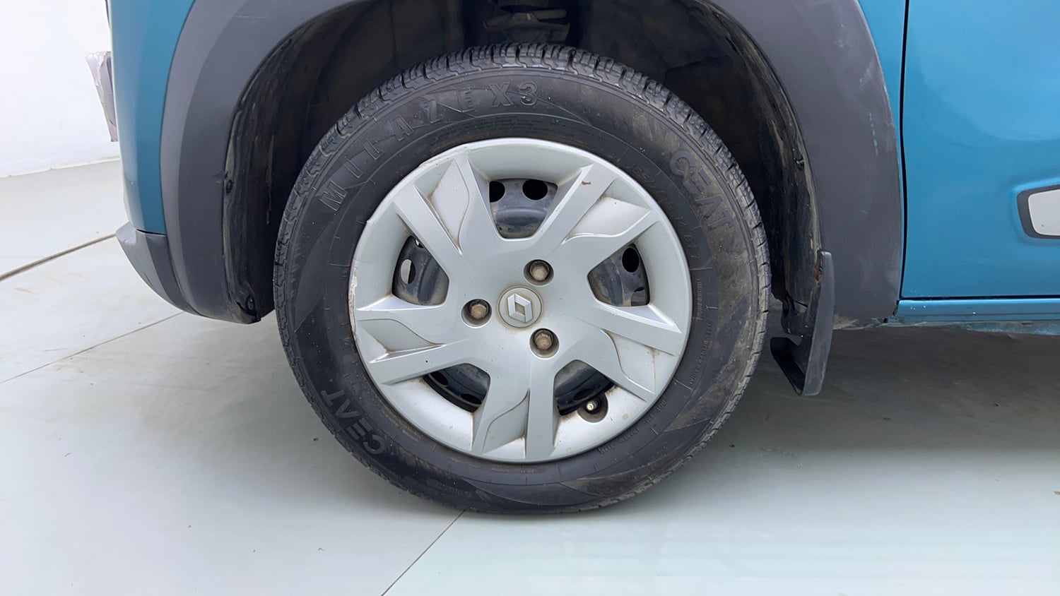 Used 2021 Renault Kwid RXT 1.0 Opt Petrol Manual tyres LEFT FRONT TYRE RIM VIEW