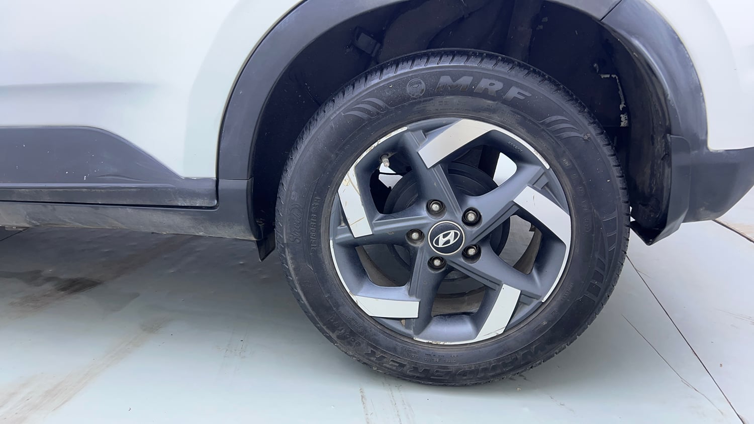 Used 2019 Hyundai Venue SX Plus 1.0 Turbo DCT Petrol Automatic tyres LEFT REAR TYRE RIM VIEW