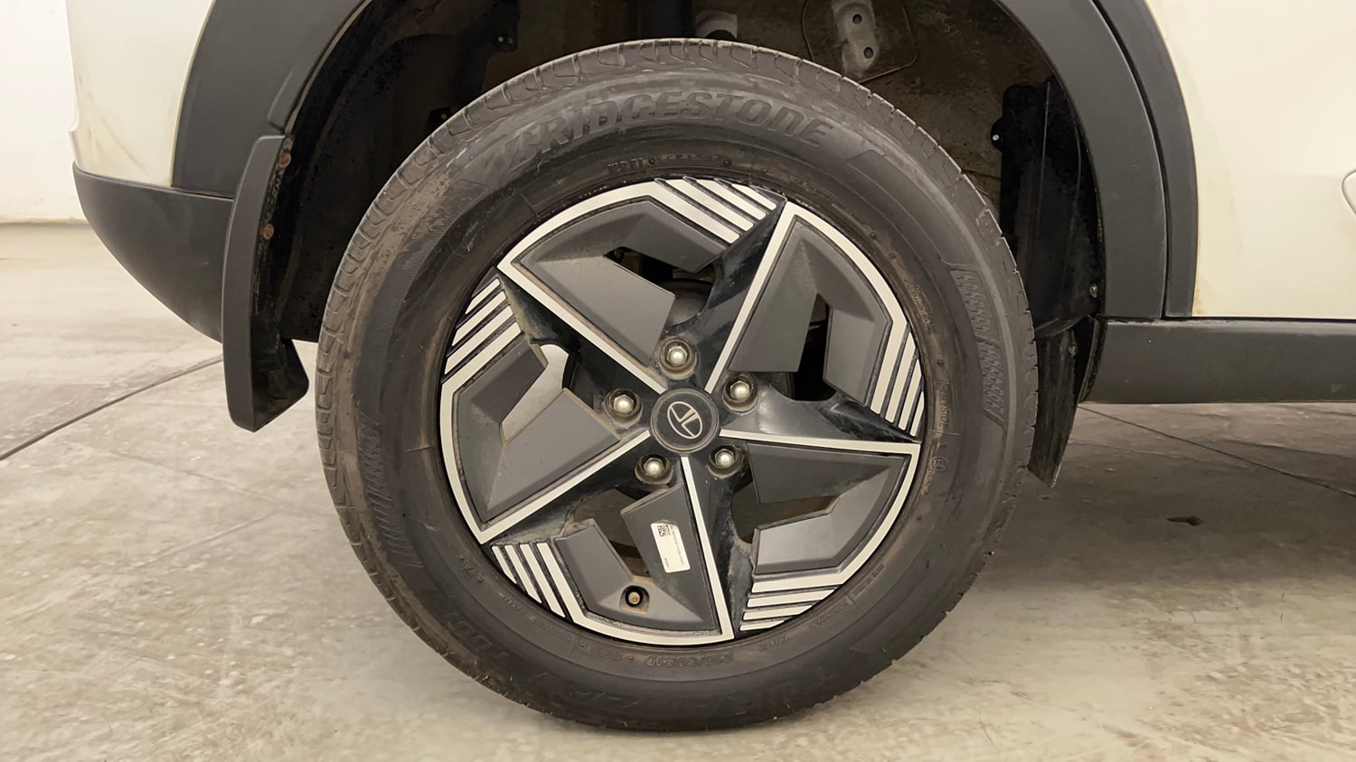 Used 2024 Tata Nexon Creative Plus S 1.2 Revotron Petrol 7DCA Petrol Automatic tyres RIGHT REAR TYRE RIM VIEW