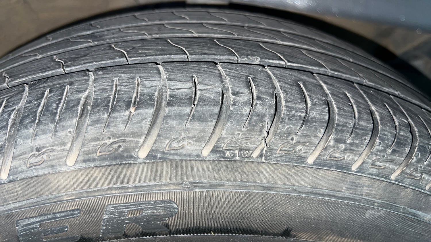 Used 2020 Kia Seltos Anniversary Edition 1.5 Petrol Manual tyres RIGHT FRONT TYRE TREAD VIEW