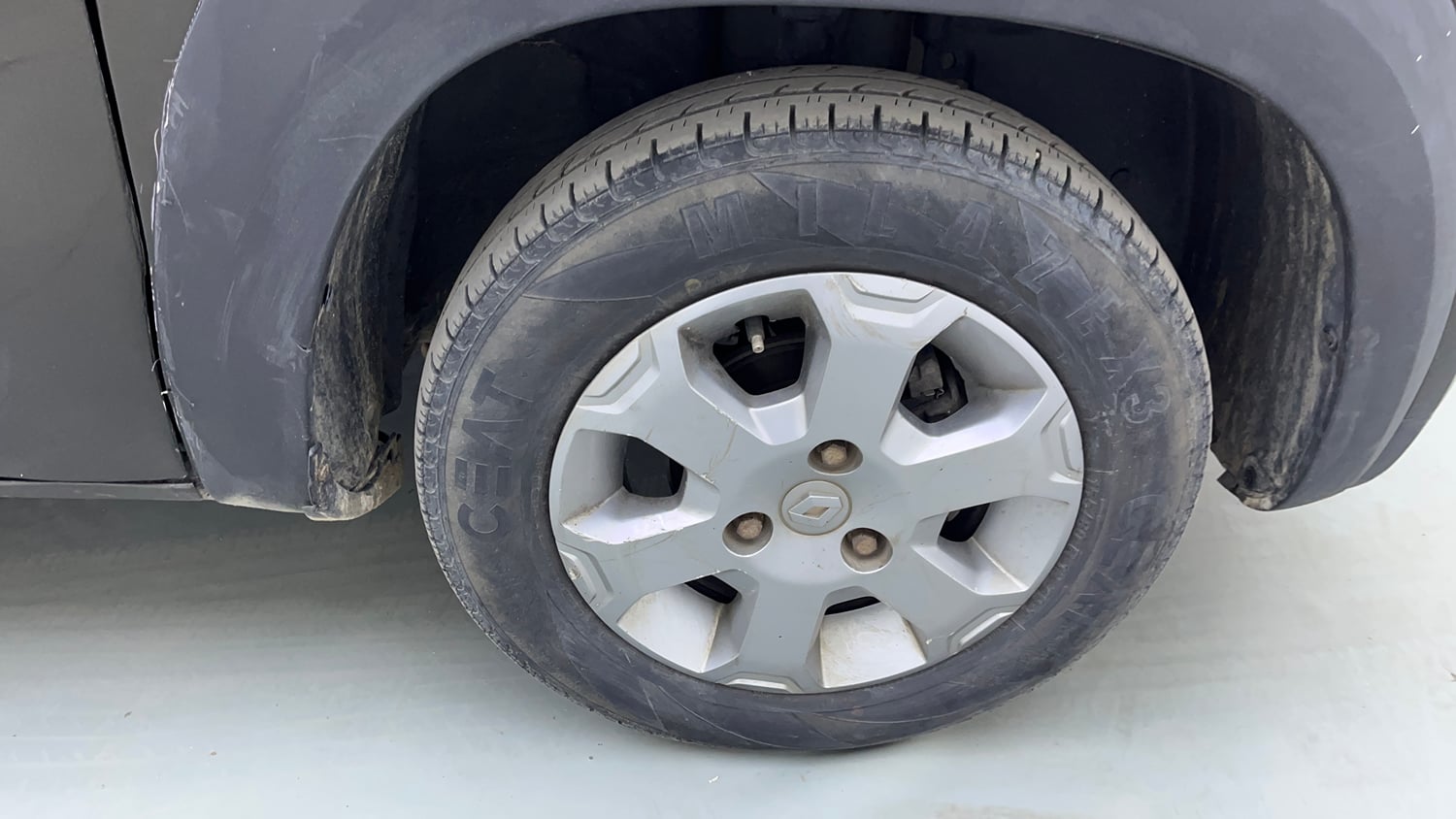 Used 2019 Renault Kwid CLIMBER 1.0 Petrol Manual tyres RIGHT FRONT TYRE RIM VIEW