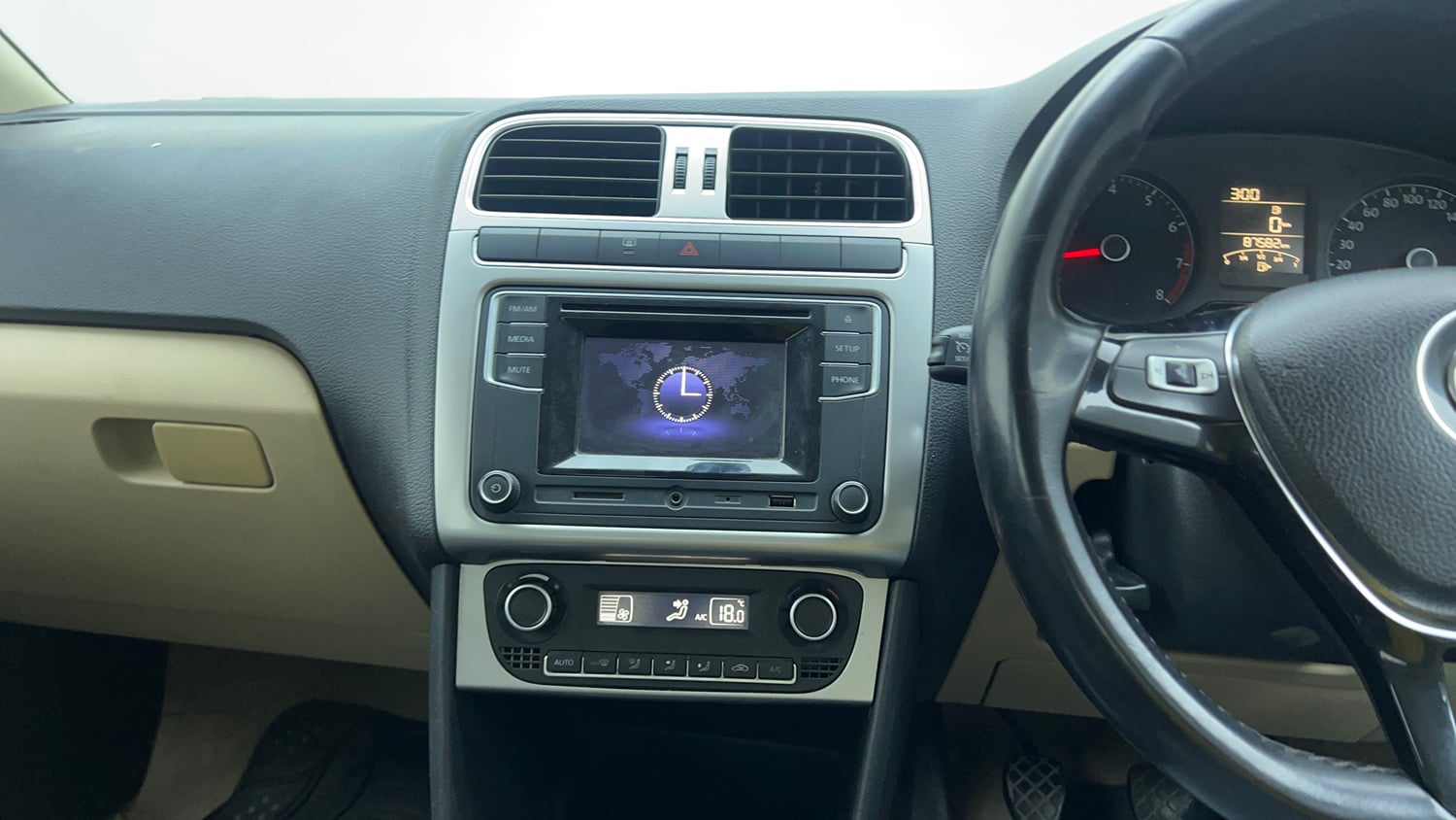 Used 2017 Volkswagen Polo Highline1.2L (P) Petrol Manual top_features Integrated (in-dash) music system