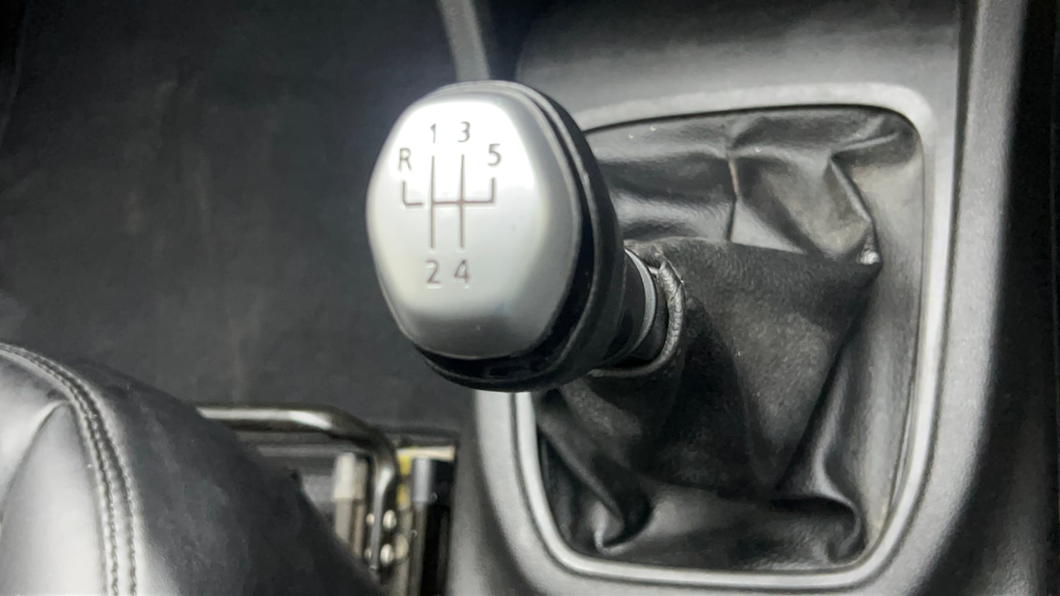 Used 2021 Renault Triber RXZ Petrol Manual interior GEAR  KNOB VIEW