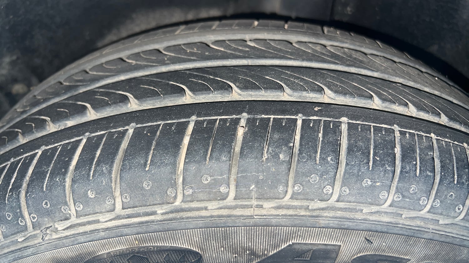 Used 2013 Volkswagen Polo Comfortline 1.2L (P) Petrol Manual tyres LEFT REAR TYRE TREAD VIEW