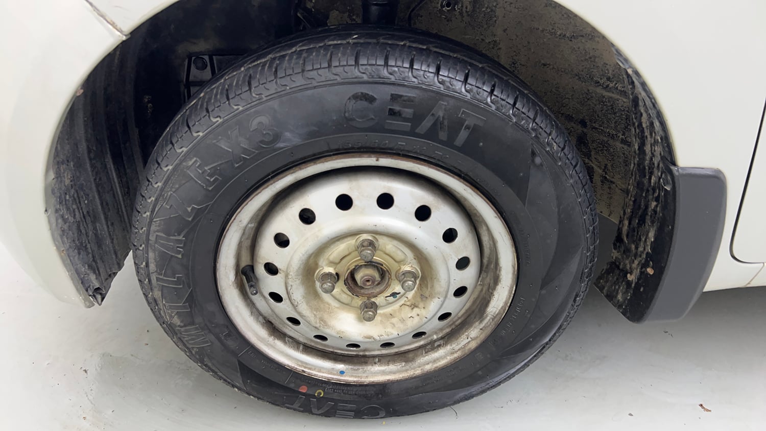 Used 2020 Maruti Suzuki Wagon R 1.0 LXi 1.0 Petrol Manual tyres LEFT FRONT TYRE RIM VIEW