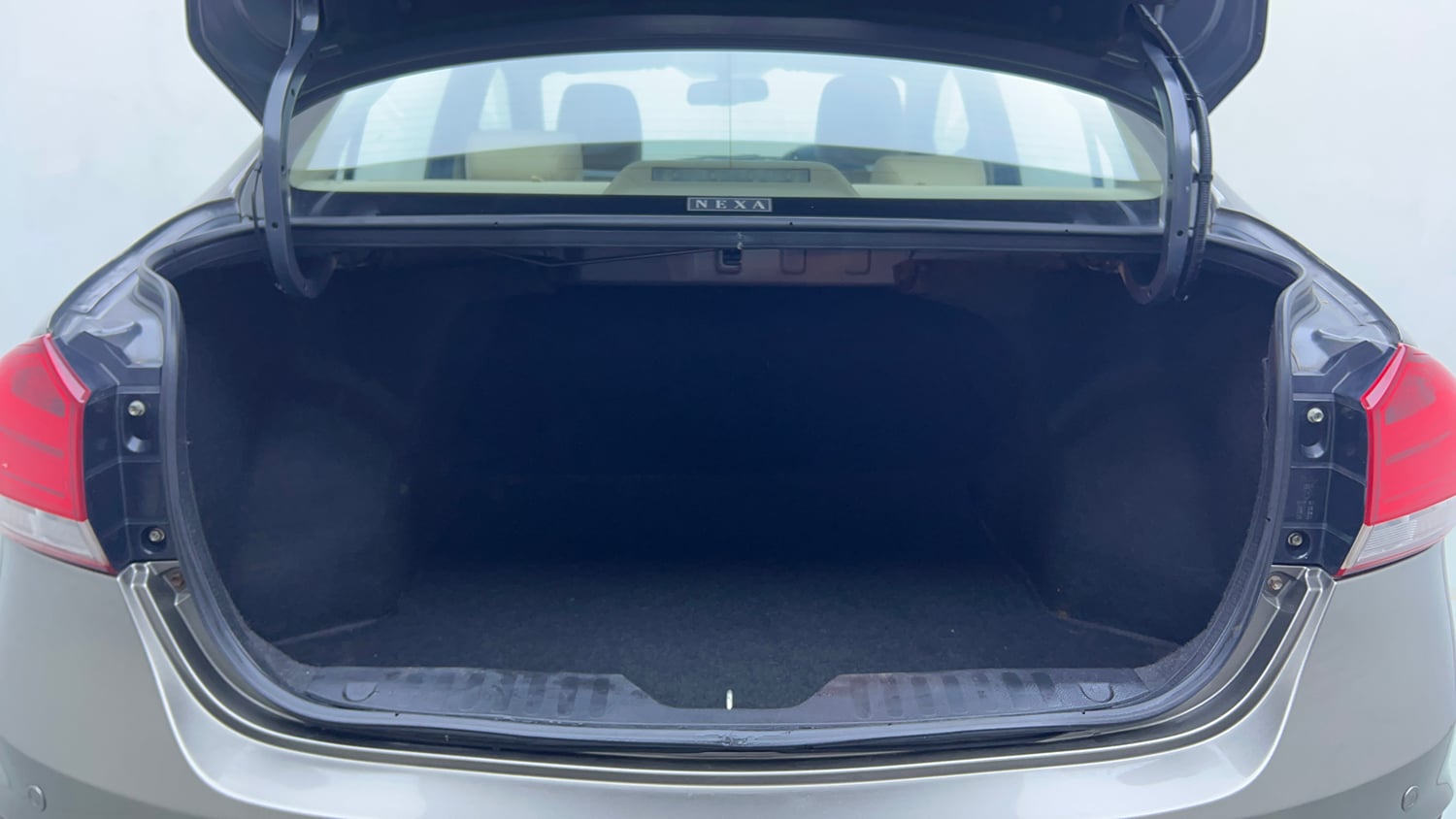 Used 2019 Maruti Suzuki Ciaz Alpha Hybrid 1.5 AT Petrol Automatic interior DICKY INSIDE VIEW