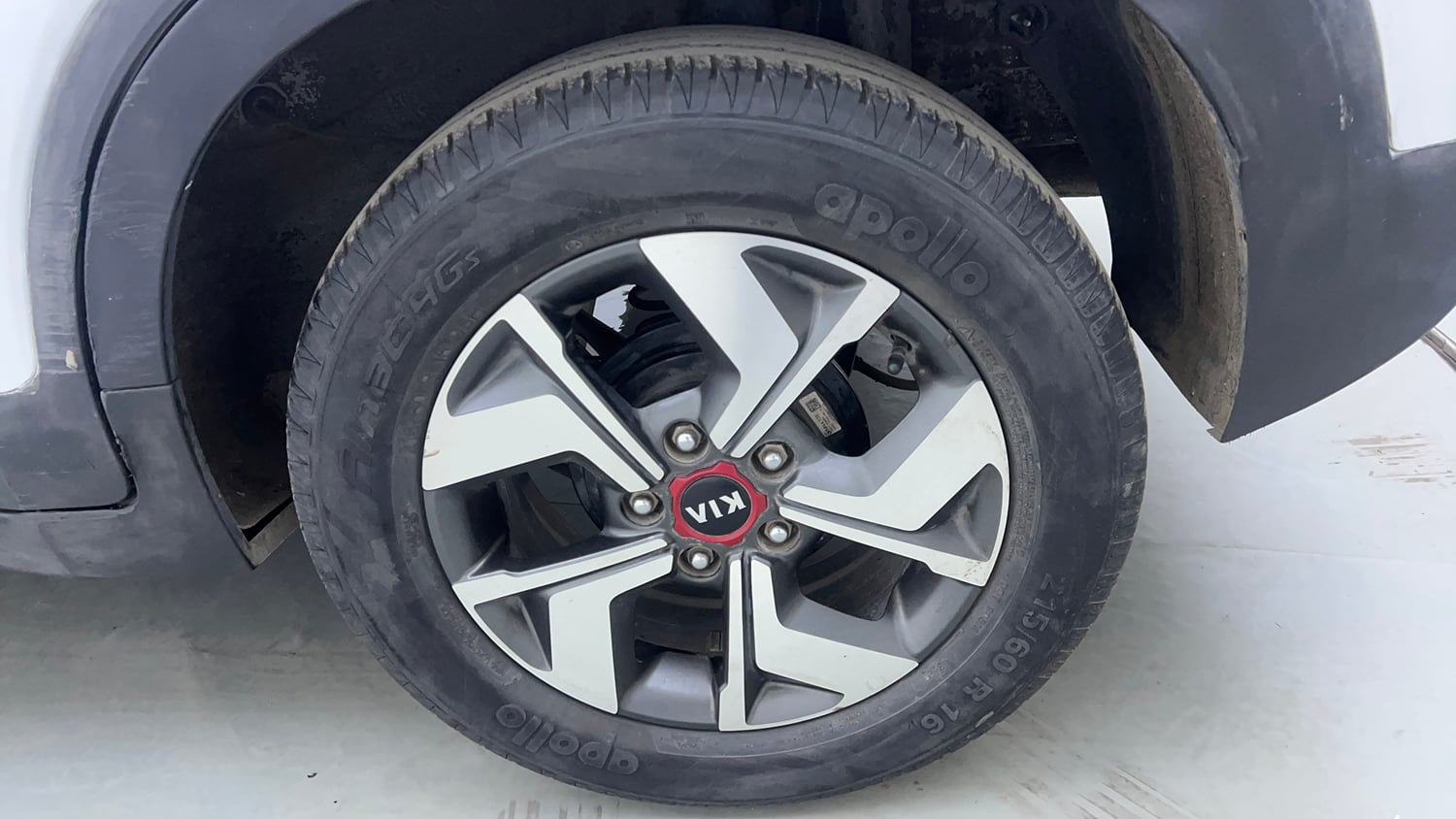 Used 2020 Kia Sonet GTX Plus 1.5 AT Diesel Automatic tyres LEFT REAR TYRE RIM VIEW