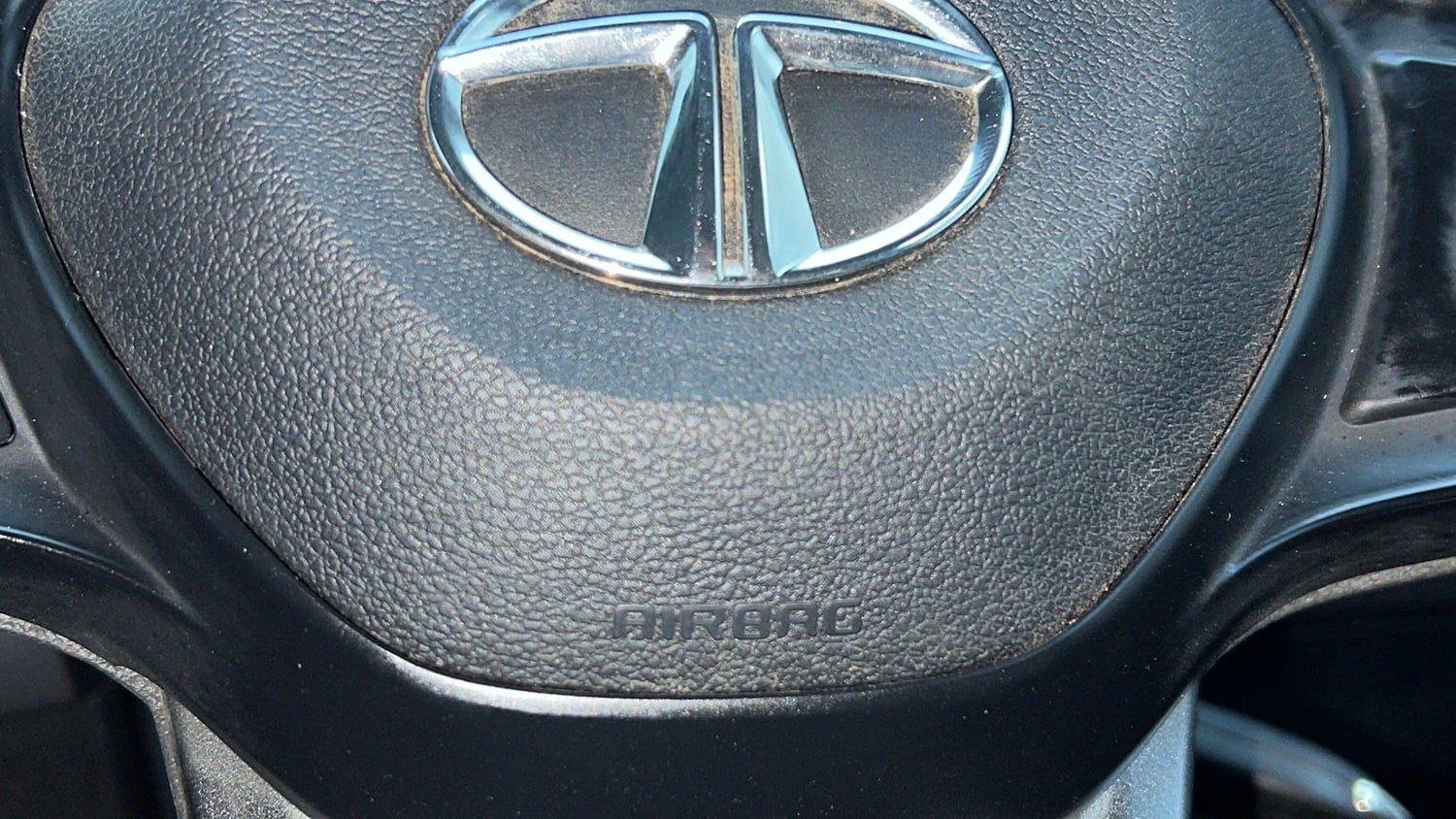 Used 2021 Tata Nexon XM Petrol Manual top_features Airbags