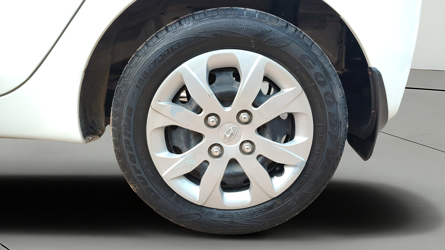 Used 2017 Hyundai Eon Magna + Petrol Manual tyres LEFT REAR TYRE RIM VIEW