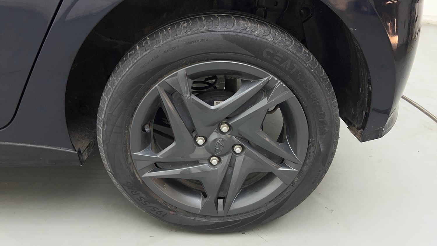 Used 2020 Hyundai i20 Sportz 1.2 MT Petrol Manual tyres LEFT REAR TYRE RIM VIEW