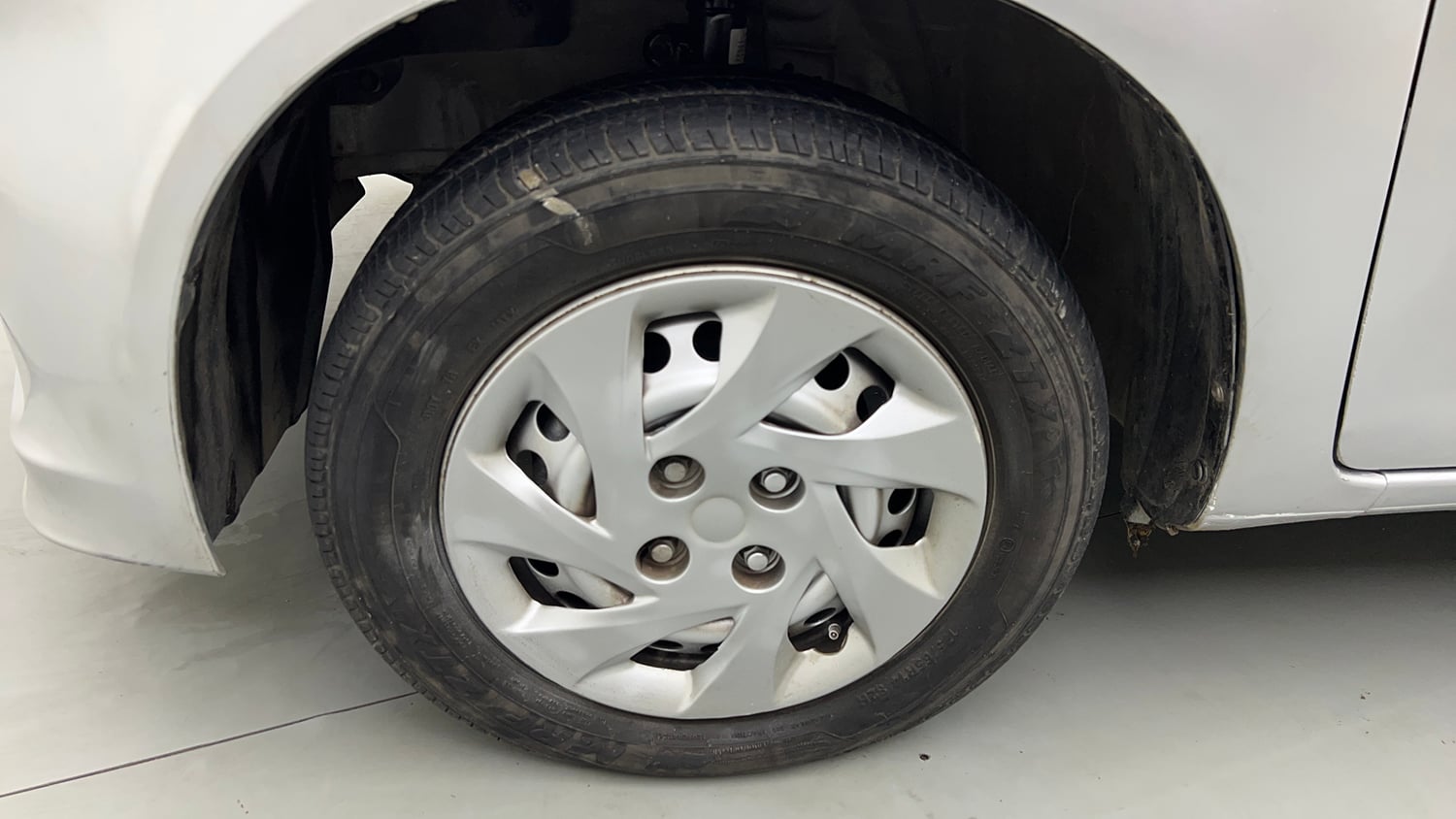 Used 2014 Honda Amaze 1.2 EX i-VTEC Petrol Manual tyres LEFT FRONT TYRE RIM VIEW