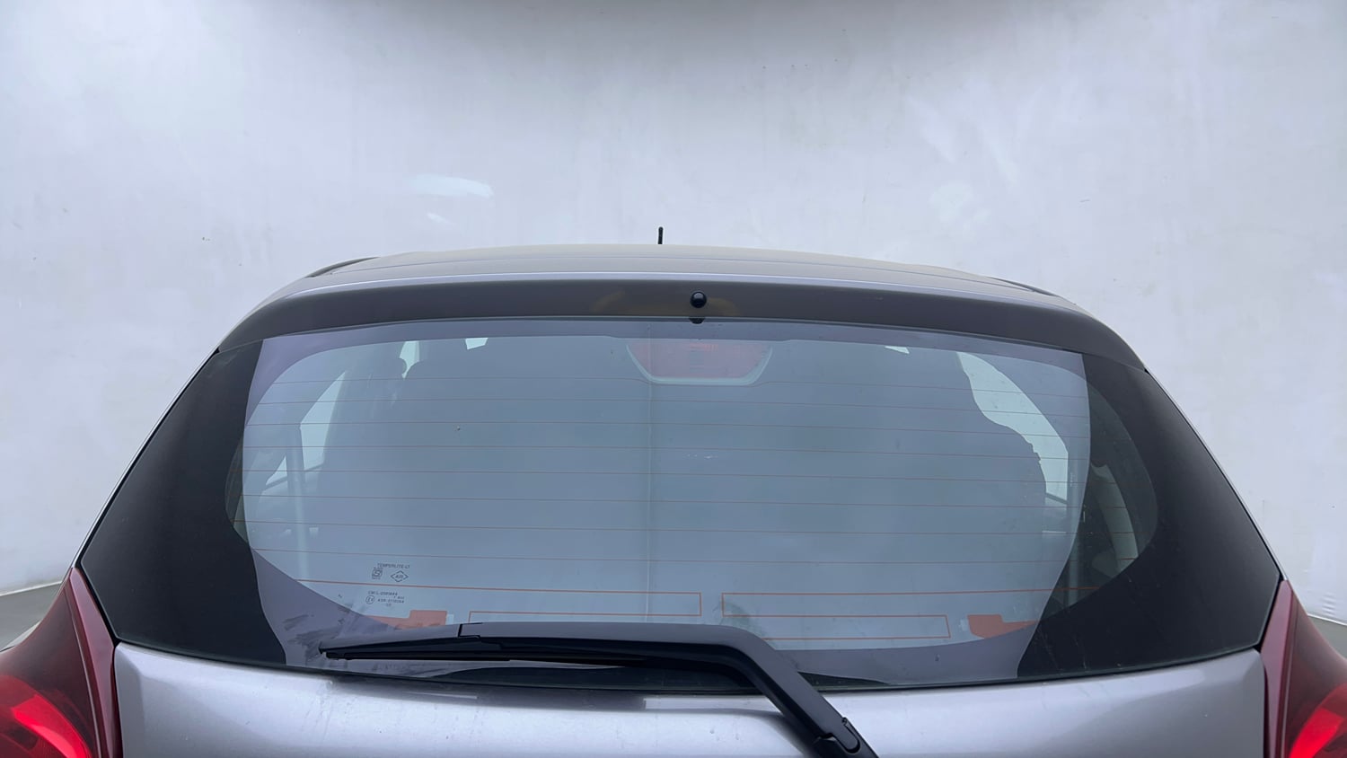 Used 2023 Maruti Suzuki Celerio ZXi Petrol Manual top_features Rear defogger
