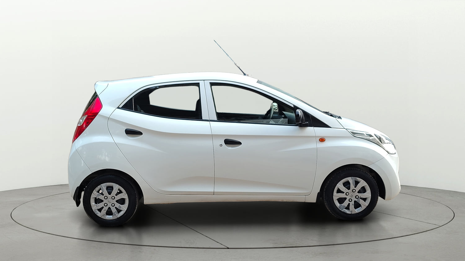 Used 2017 Hyundai Eon Magna + Petrol Manual exterior RIGHT SIDE VIEW