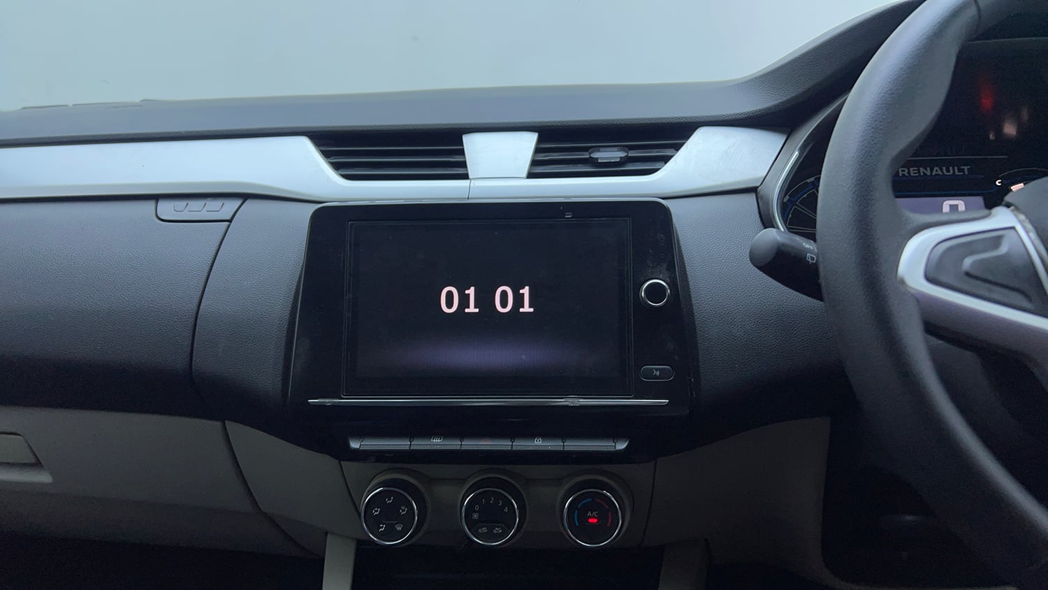 Used 2021 Renault Triber RXZ CNG (outside fitted) Cng Manual top_features Touch screen infotainment system