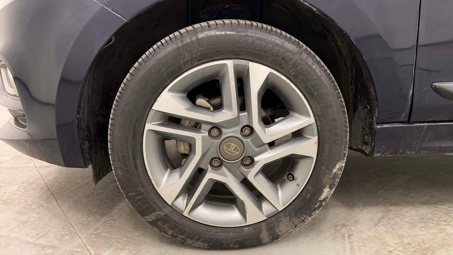 Used 2022 Tata Tigor XZ Plus Petrol Manual tyres LEFT FRONT TYRE RIM VIEW