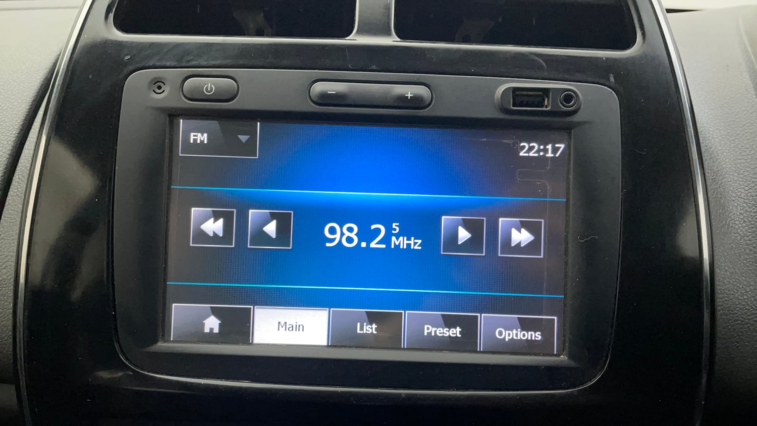 Used 2016 Renault Kwid RXT Petrol Manual top_features Integrated (in-dash) music system