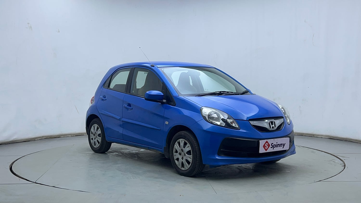 Used 2013 Honda Brio S MT Petrol Manual exterior RIGHT FRONT CORNER VIEW
