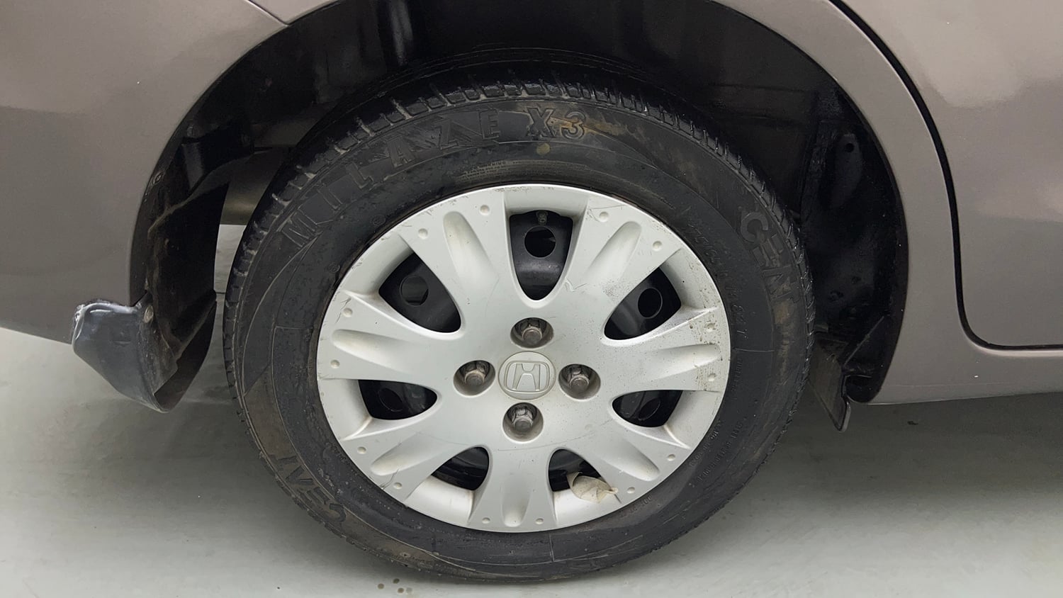 Used 2013 Honda Amaze 1.2 S i-VTEC Petrol Manual tyres RIGHT REAR TYRE RIM VIEW