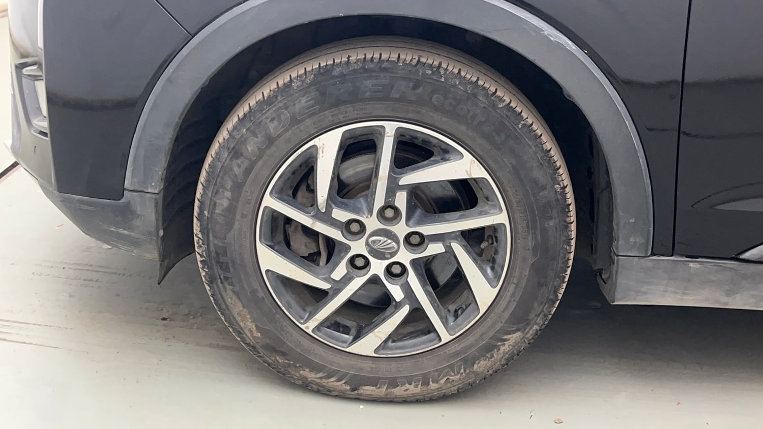 Used 2022 Mahindra XUV 300 W8 (O) 1.2 Petrol Petrol Manual tyres LEFT FRONT TYRE RIM VIEW