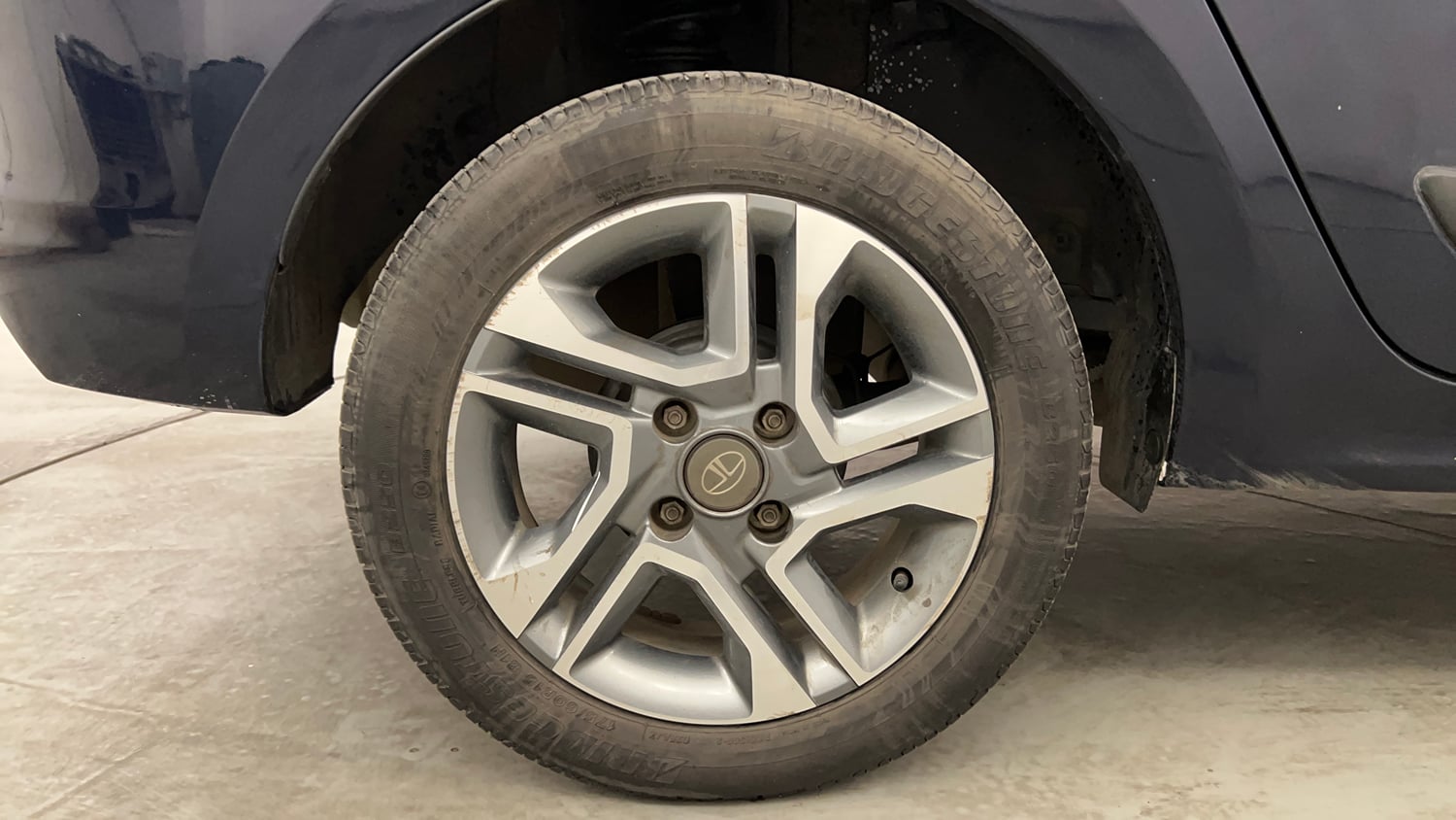 Used 2022 Tata Tigor XZ Plus Petrol Manual tyres RIGHT REAR TYRE RIM VIEW