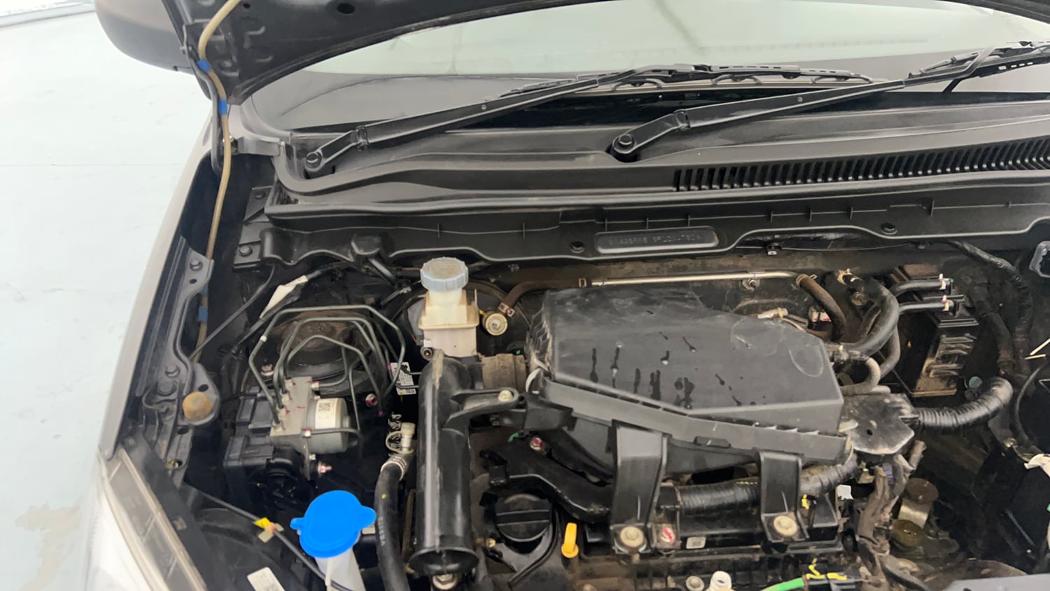 Used 2023 Maruti Suzuki Alto K10 VXi Plus Petrol Manual engine ENGINE RIGHT SIDE HINGE & APRON VIEW