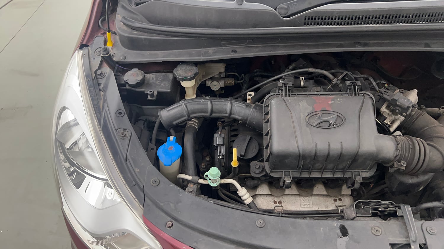 Used 2015 Hyundai i10 Magna 1.1 iRDE2 Petrol Manual engine ENGINE RIGHT SIDE VIEW