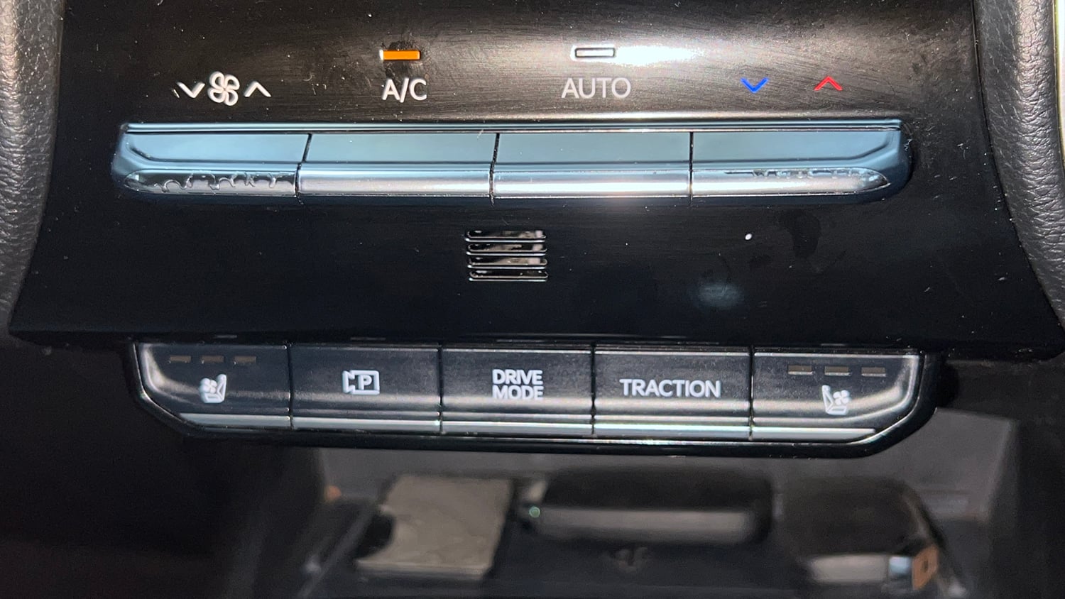 Used 2024 Kia Sonet X Line 1.0 Turbo Petrol DCT Petrol Automatic top_features Ventilated seats