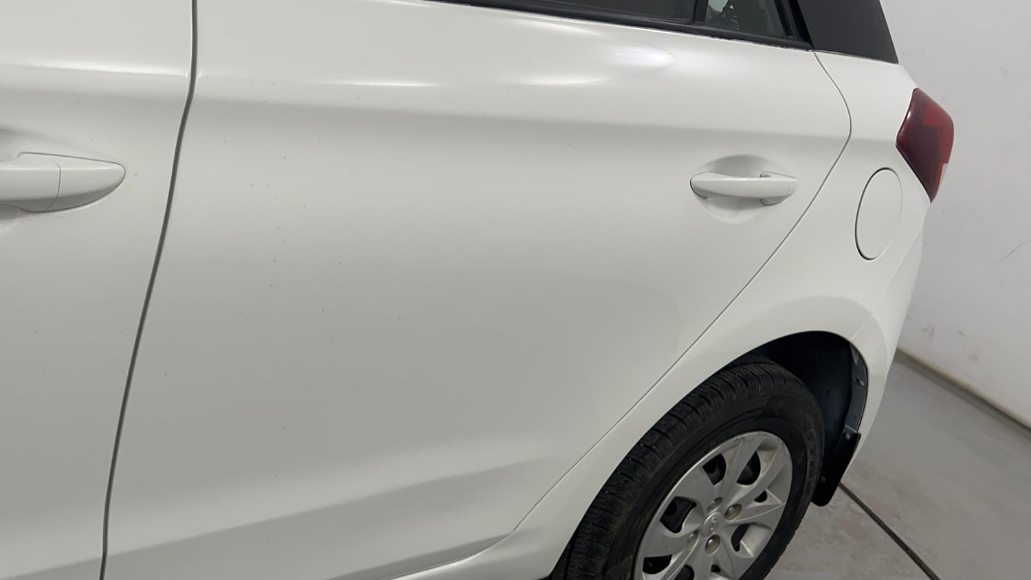 Used 2015 Hyundai Elite i20 Magna 1.2 Petrol Manual dents MINOR DENT