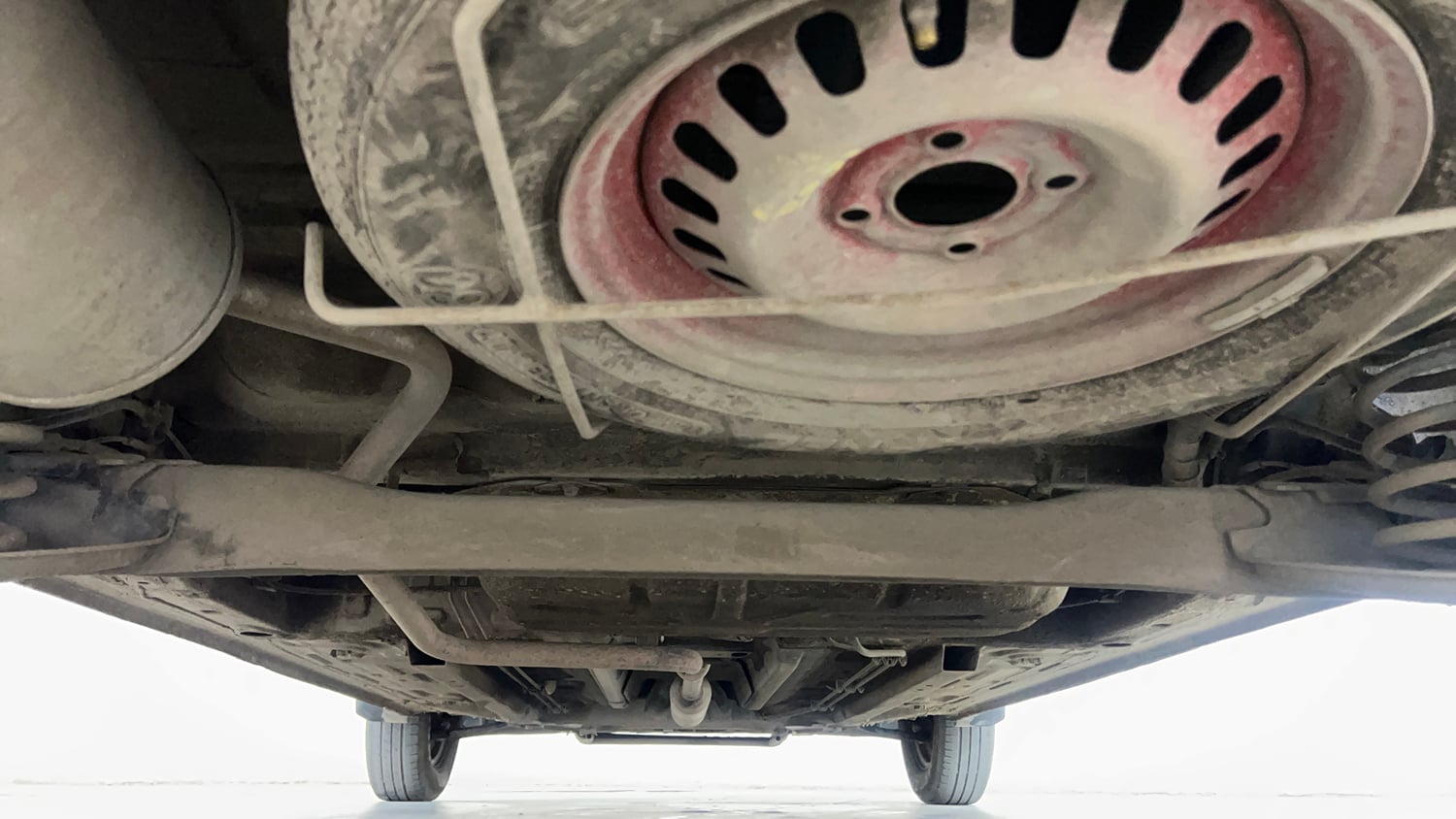 Used 2022 Renault Triber RXT EASY-R AMT Petrol Automatic extra REAR UNDERBODY VIEW (TAKEN FROM REAR)