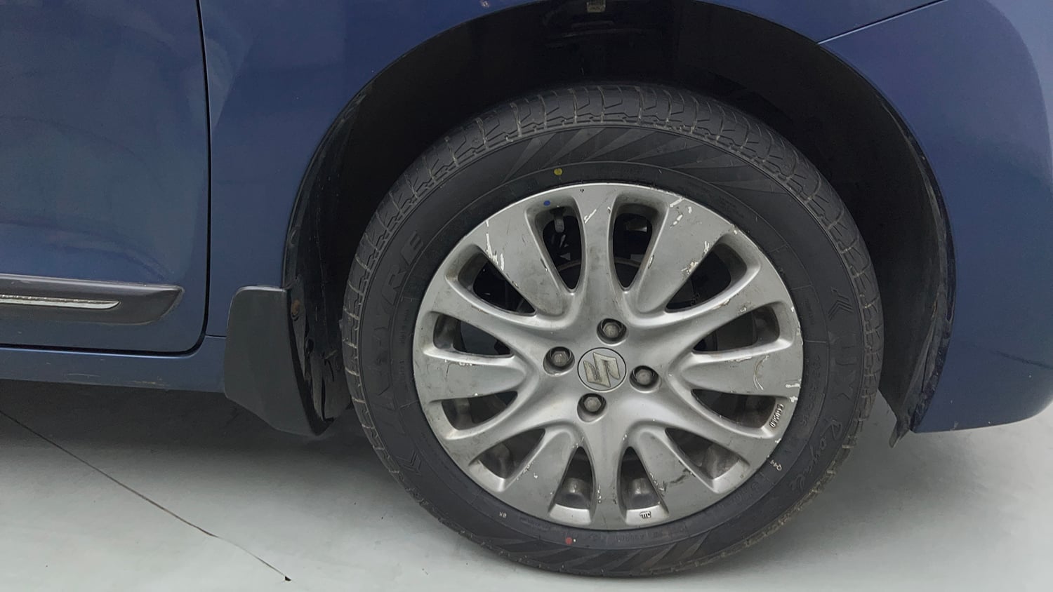Used 2017 Maruti Suzuki Baleno Alpha 1.2 Petrol Manual tyres RIGHT FRONT TYRE RIM VIEW