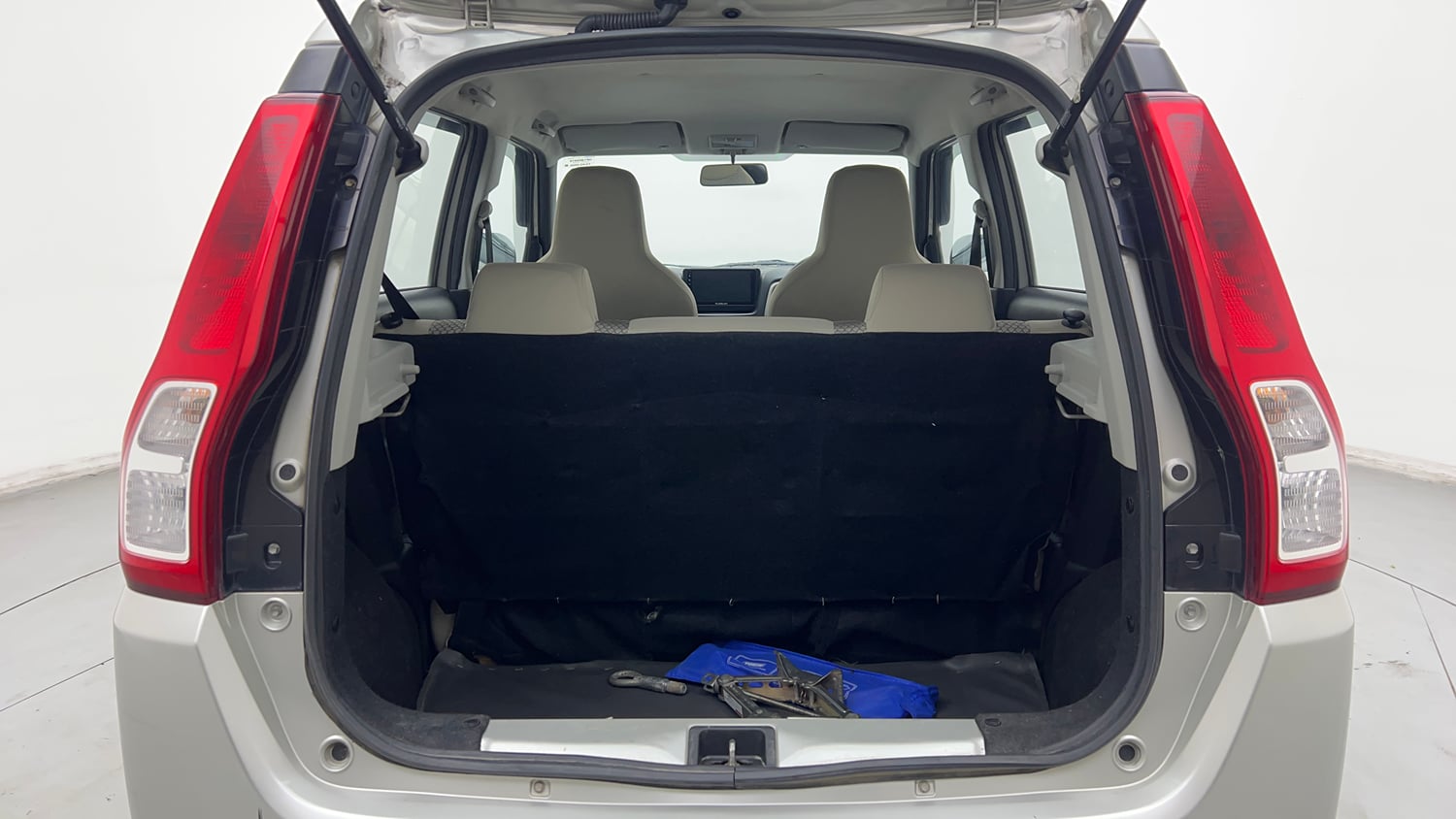 Used 2020 Maruti Suzuki Wagon R 1.0 LXi 1.0 Petrol Manual interior DICKY INSIDE VIEW