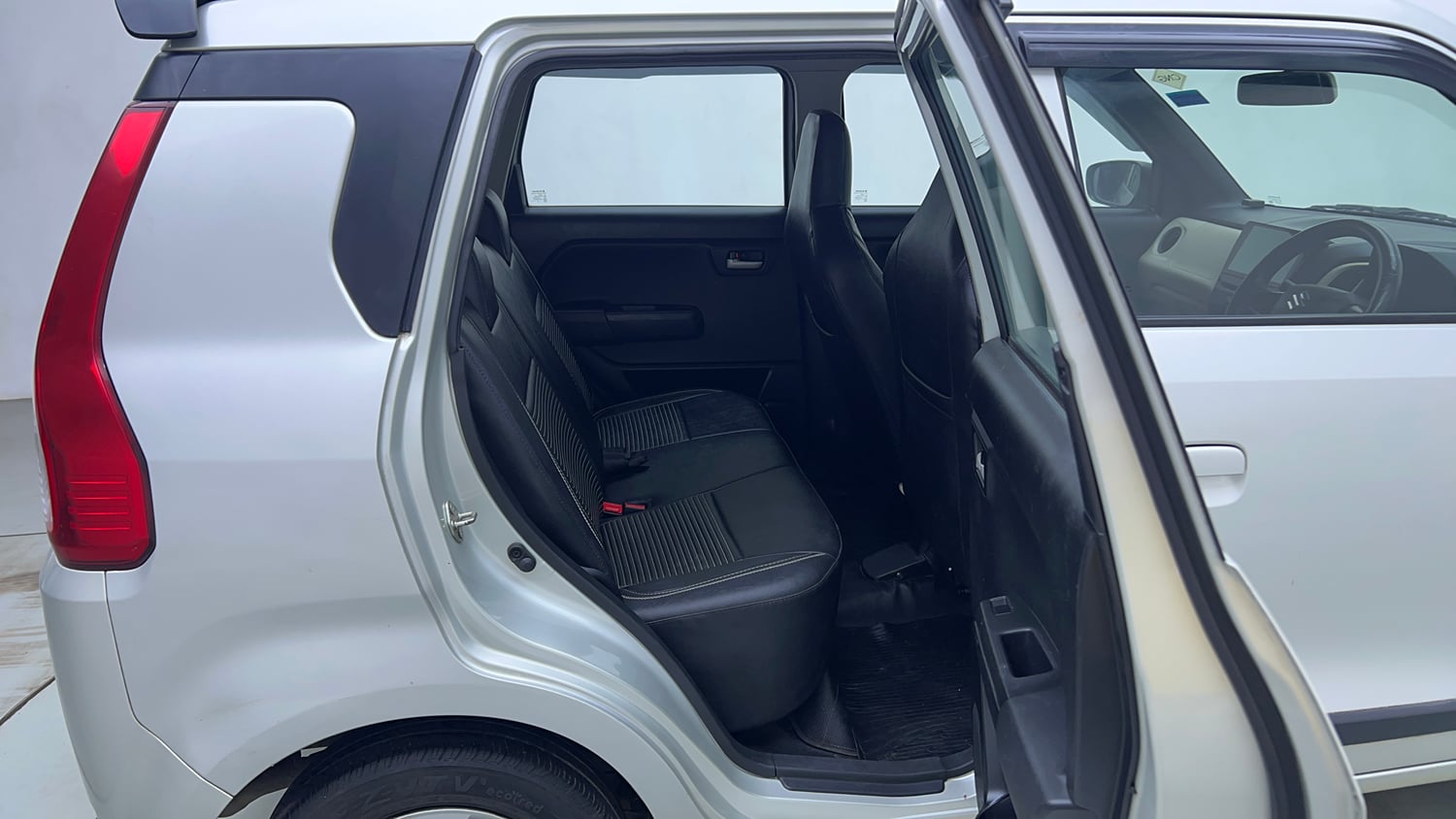 Used 2022 Maruti Suzuki Wagon R VXI 1.0 CNG Cng Manual interior RIGHT SIDE REAR DOOR CABIN VIEW