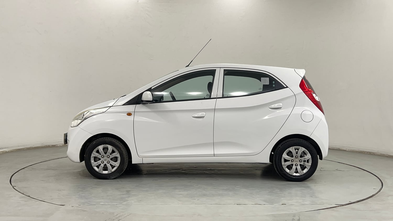 Used 2016 Hyundai Eon 1.0 Kappa Magna + (O) Petrol Manual exterior LEFT SIDE VIEW
