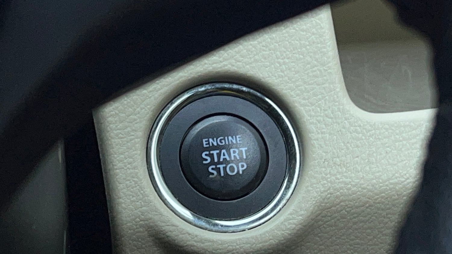 Used 2019 Maruti Suzuki Ciaz Alpha Hybrid 1.5 AT Petrol Automatic top_features Keyless start