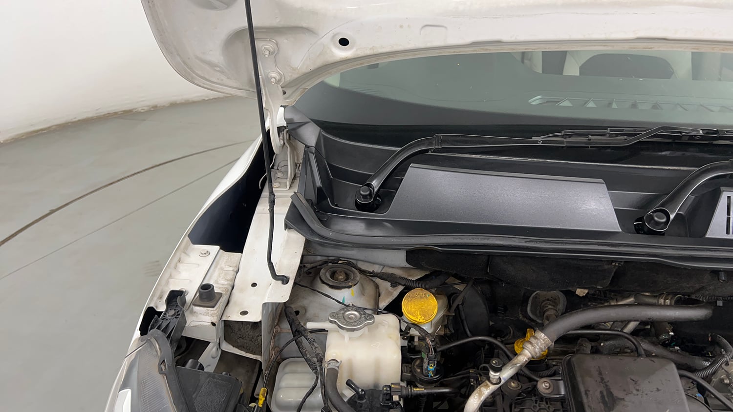 Used 2022 Renault Triber RXT EASY-R AMT Petrol Automatic engine ENGINE RIGHT SIDE HINGE & APRON VIEW