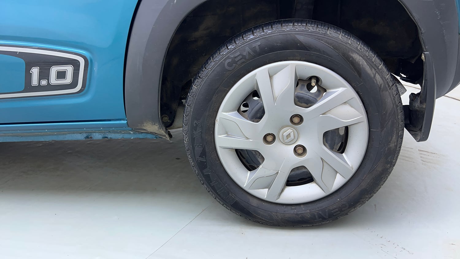 Used 2021 Renault Kwid RXT 1.0 Opt Petrol Manual tyres LEFT REAR TYRE RIM VIEW