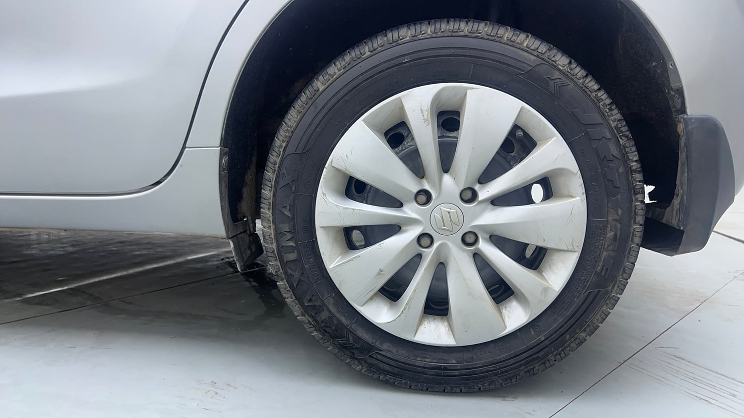 Used 2016 Maruti Suzuki Baleno Delta 1.2 Petrol Manual tyres LEFT REAR TYRE RIM VIEW