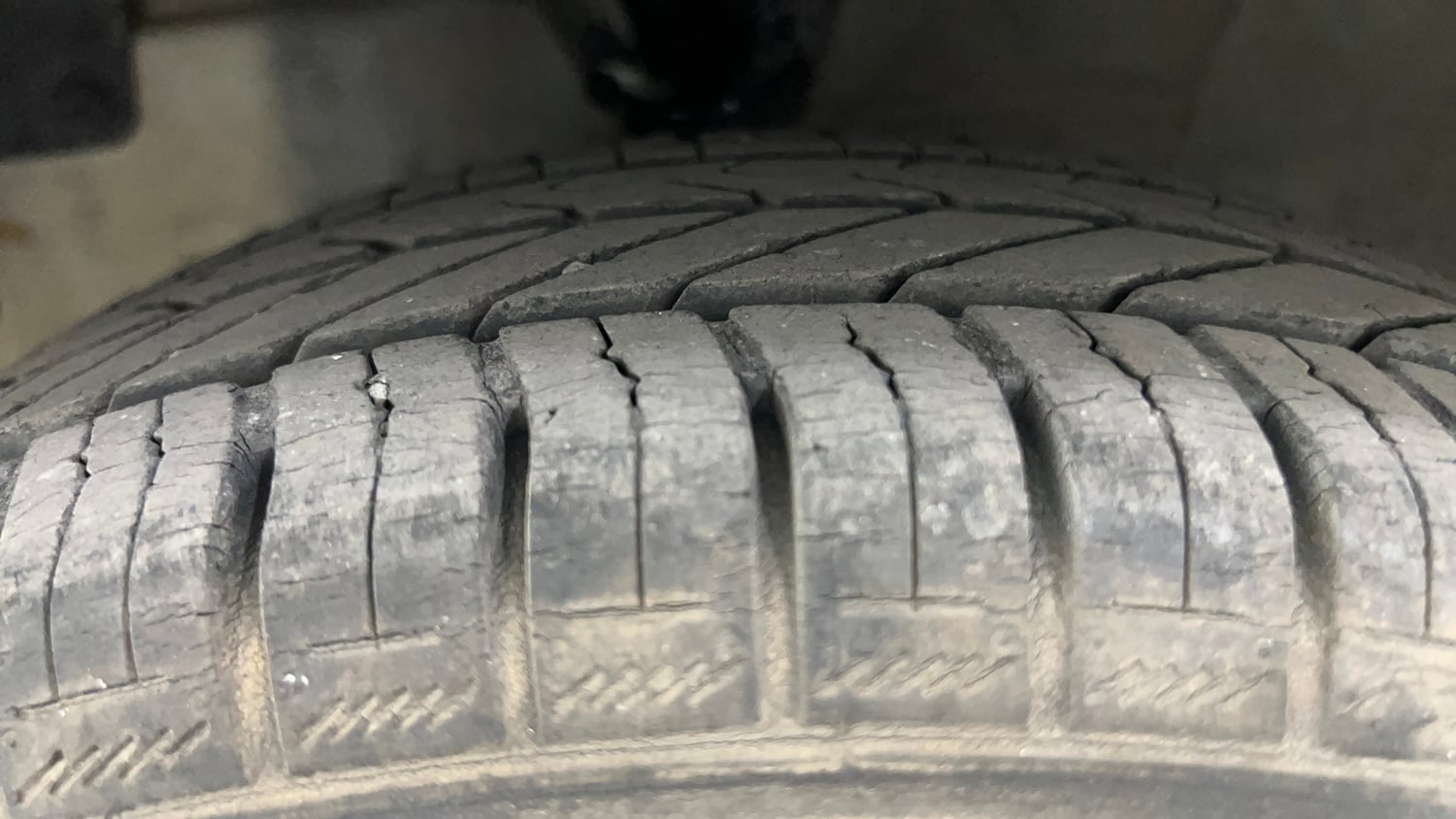 Used 2016 Hyundai Eon 1.0 Kappa Magna + (O) Petrol Manual tyres LEFT FRONT TYRE TREAD VIEW
