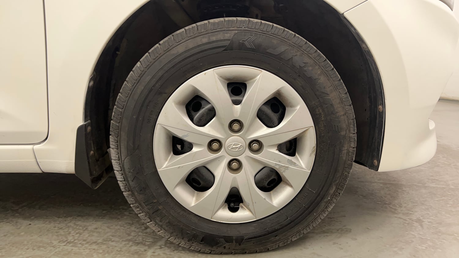 Used 2015 Hyundai Elite i20 Magna 1.2 Petrol Manual tyres RIGHT FRONT TYRE RIM VIEW