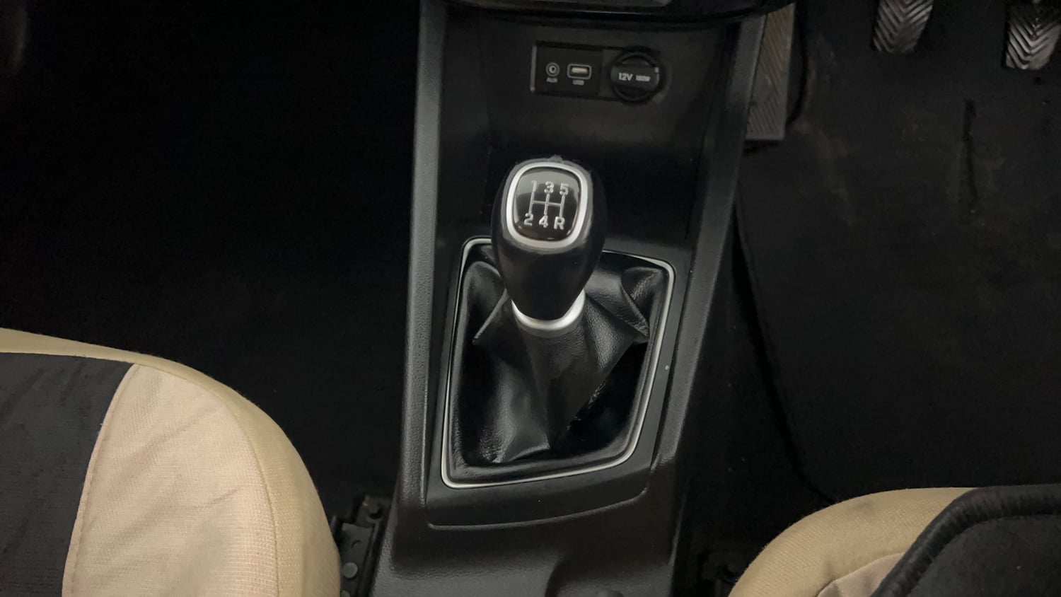 Used 2015 Hyundai Elite i20 Sportz 1.2 Petrol Manual interior GEAR  KNOB VIEW