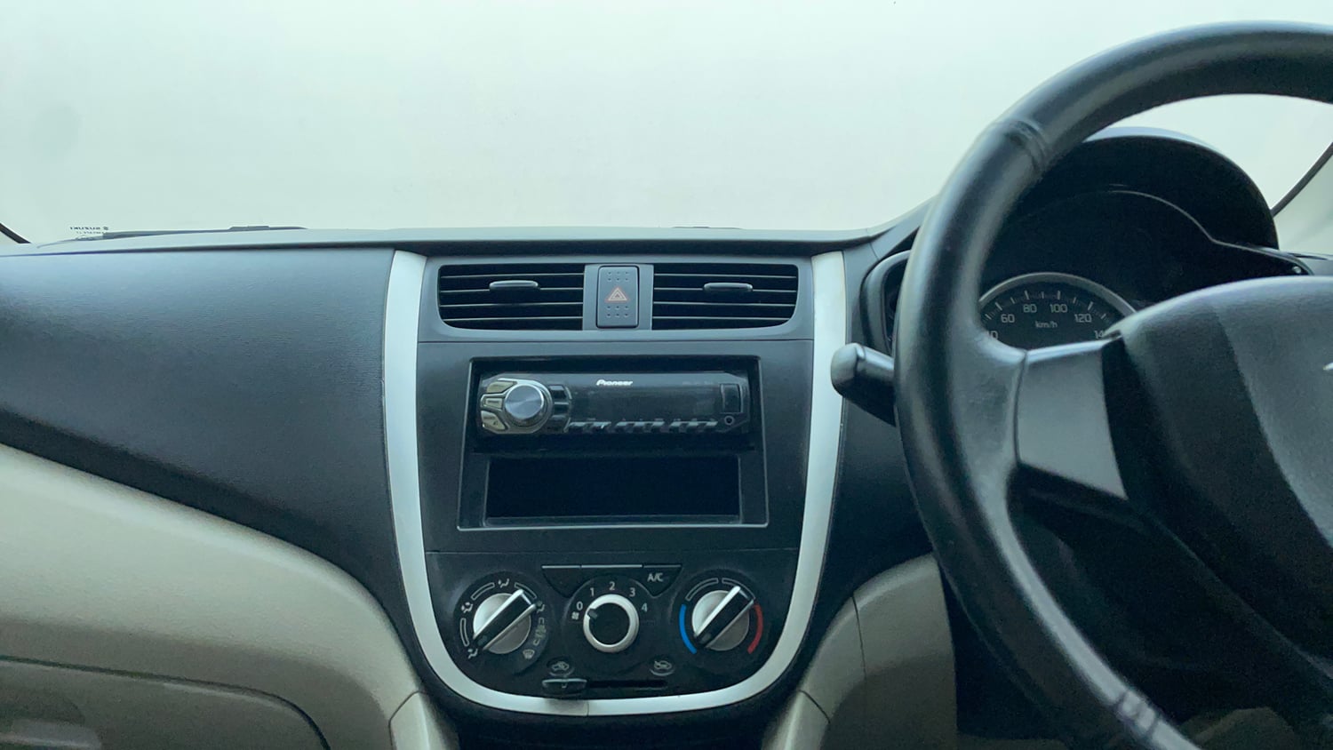 Used 2014 Maruti Suzuki Celerio VXi AMT Petrol Automatic interior MUSIC SYSTEM & AC CONTROL VIEW